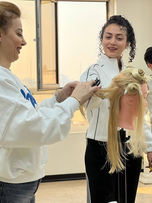 تفاوت آموزش در آموزشگاه و سالن زیبایی
